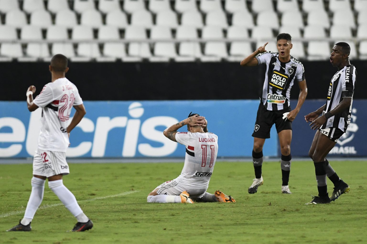 E o Botafogo vence o São Paulo no Nilton Santos Fim de Jogo