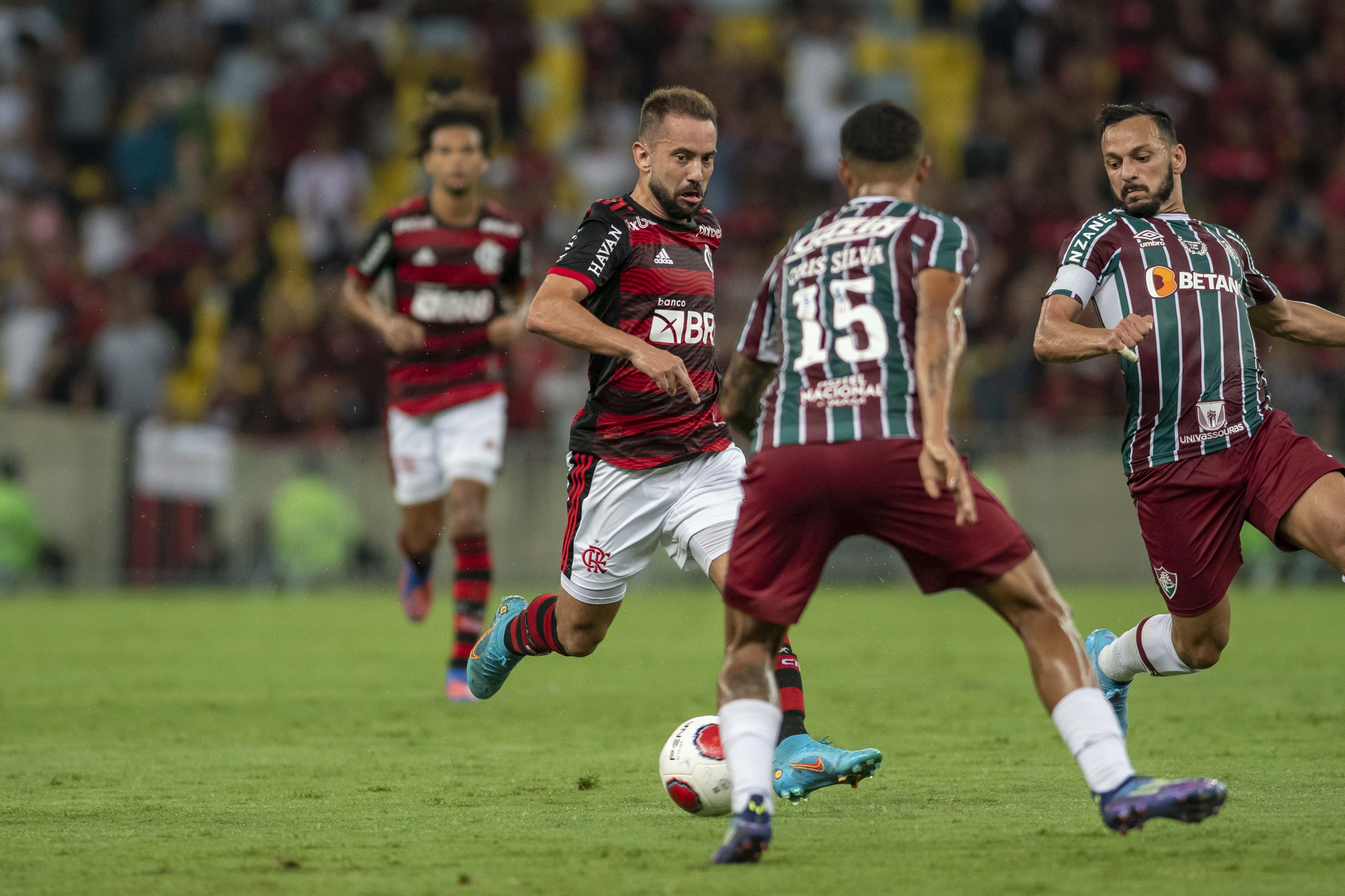 Flamengo on X: É amanhã, Nação! O MENGÃO enfrenta o Fluminense, às 18h, no  Maracanã, no jogo de volta da final do @cariocao! Acompanhe a partida ao  vivo e com imagens na