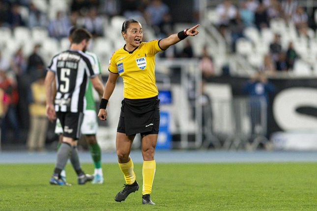 Arbitra Edina Alves Batista