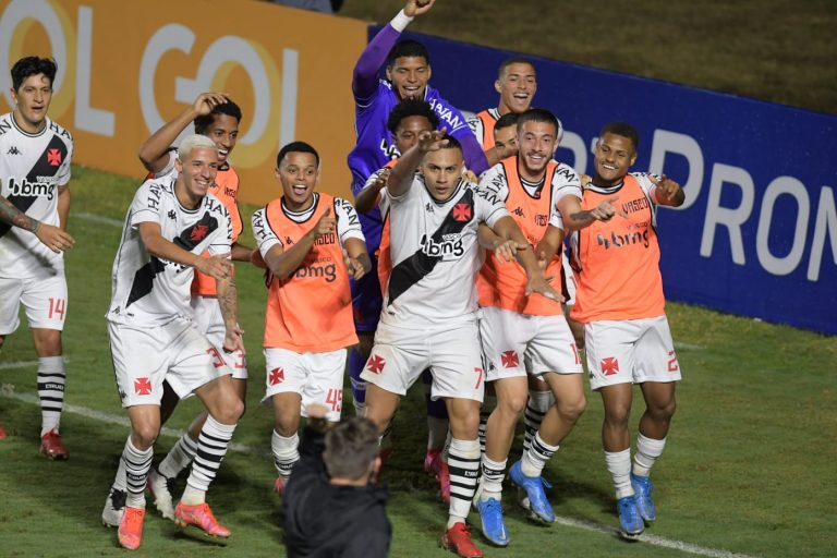 Vasco 4 x 1 Guarani - Campeonato Brasileiro Serie B - São ...