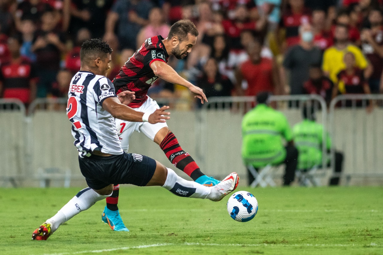 Estrategista, Flamengo vence até 'jogo fora da curva' rumo ao