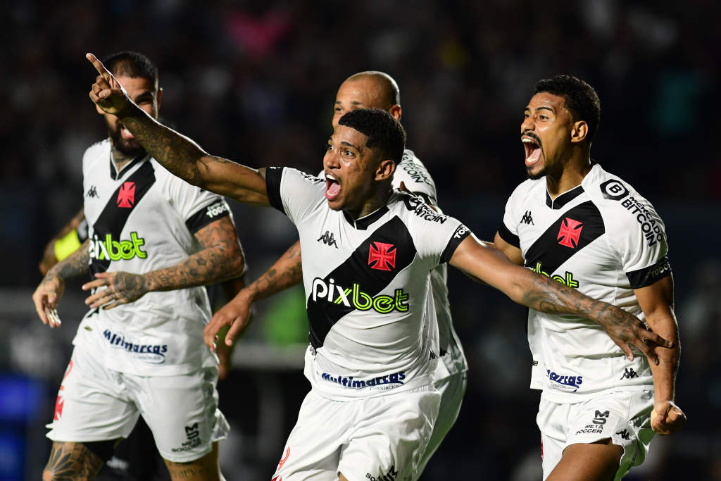 Vasco é punido e jogo contra Cruzeiro, em São Januário, será sem torcida
