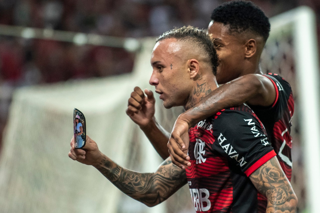 Em alta, Cebolinha decidiu último Flamengo x Atlético no Maracanã