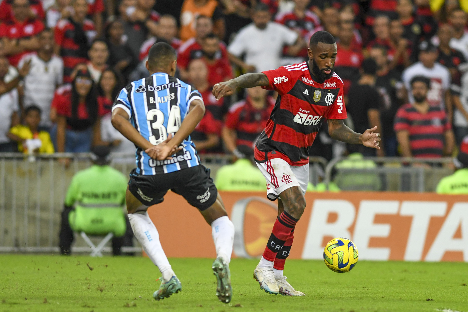 Flamengo vence o Grêmio fora de casa e larga com boa vantagem na Copa do  Brasil