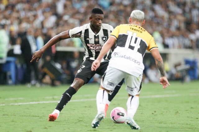 Em Jogo com Final Eletrizante no Maraca, Botafogo Empata com Criciúma 