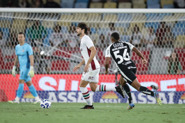 Em Jogo Frio, Fluminense Perde por 1 a 0 para o Corinthians